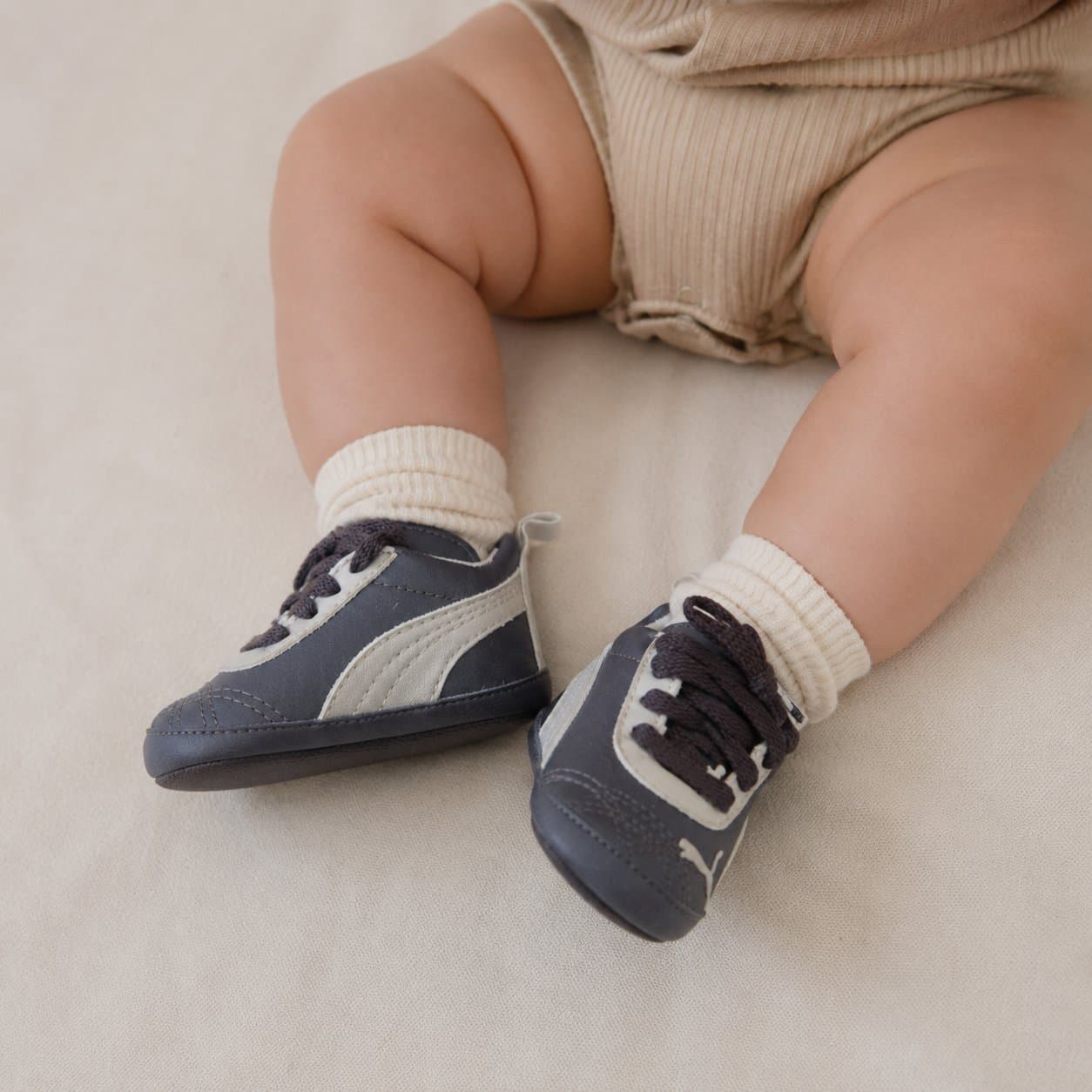Zapatitos bebé gris 0-3 meses material sintético