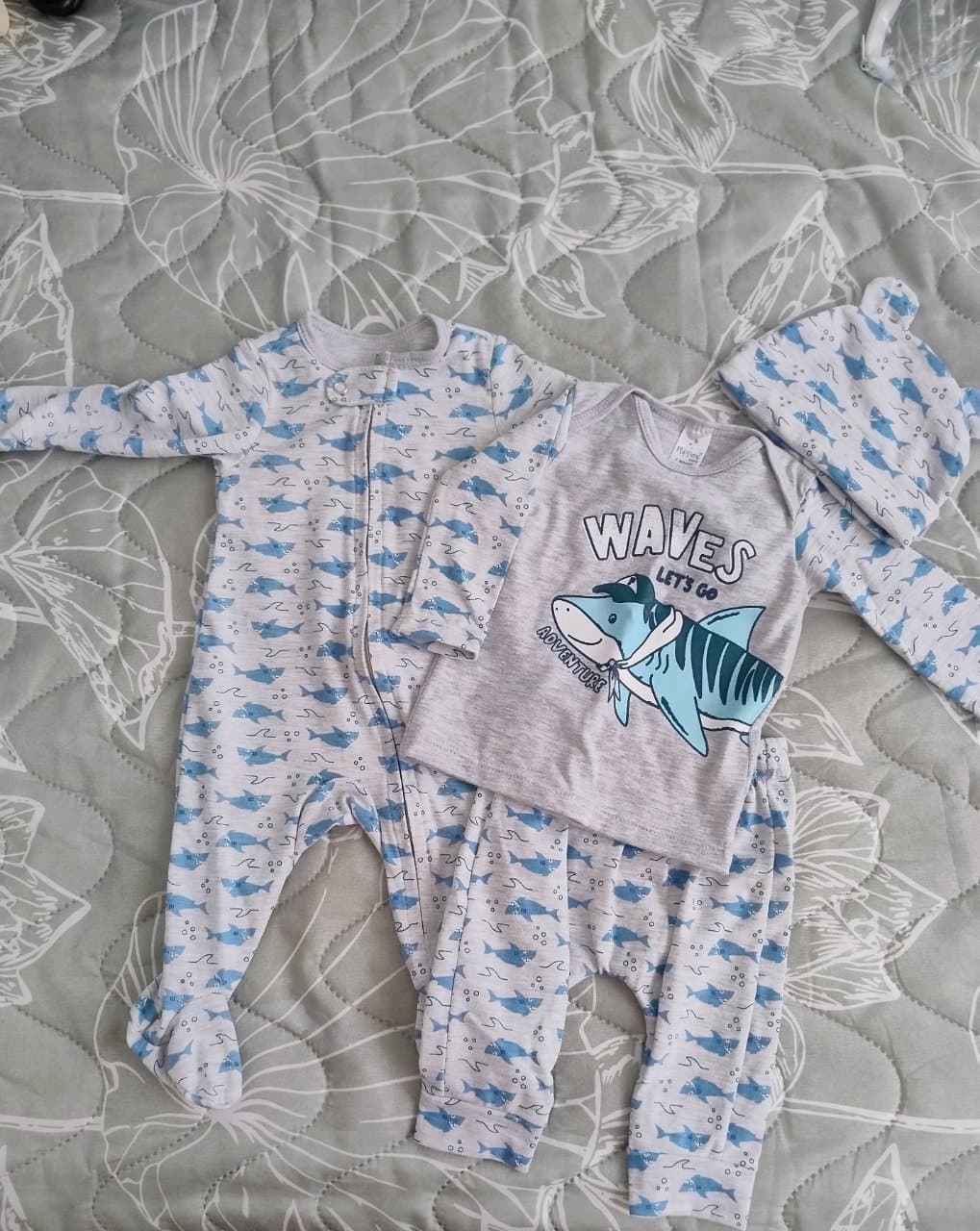 Pijama Bebé Tiburones con Gorrito 0-3m