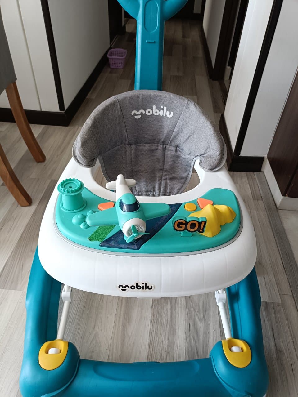 Caminador Mobilu turquesa y blanco 6-12 meses